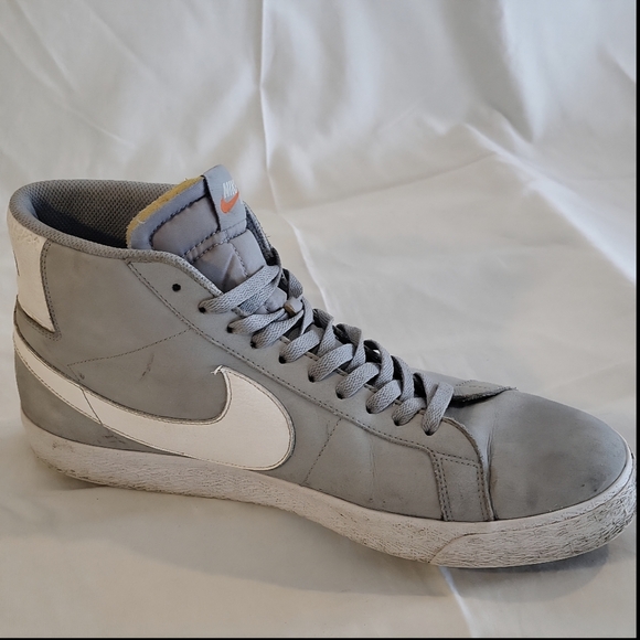 Nike Size 13 Grey & White Sneakers - Picture 9 of 14